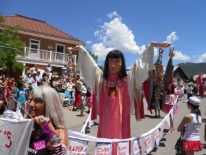 Love-In-Action Taos carries CodePink's giant puppets … and CodePink Taos carries Love-In-Action's banners. Good team work!